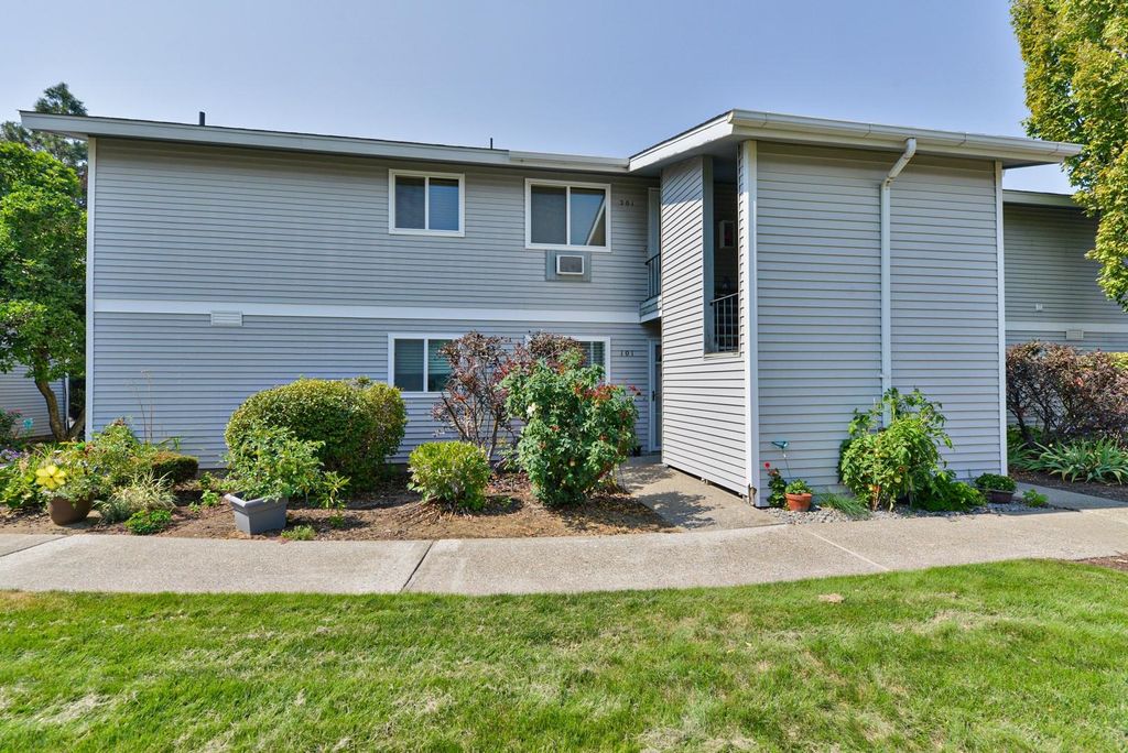 4026 S Regal St, Spokane, WA 99223 photo 2