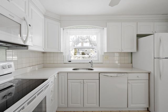 18 Frank St, Chelmsford, MA 01863