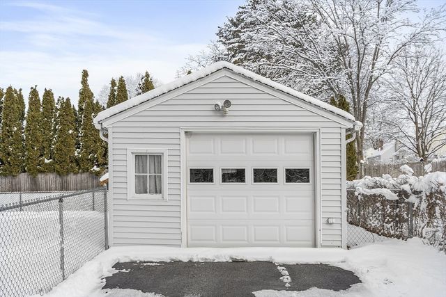 18 Frank St, Chelmsford, MA 01863