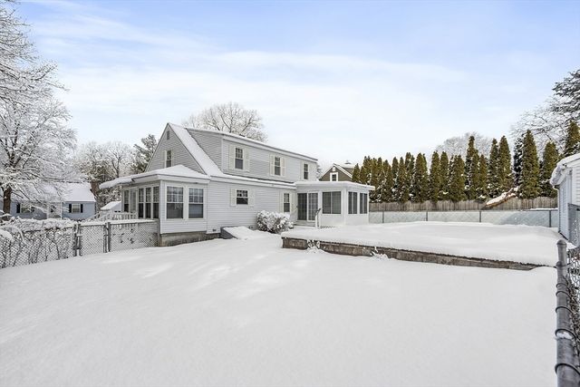 18 Frank St, Chelmsford, MA 01863