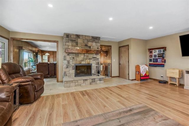 17249 198th Street, Tonganoxie, KS 66086