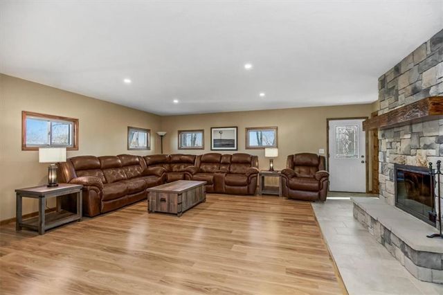 17249 198th Street, Tonganoxie, KS 66086