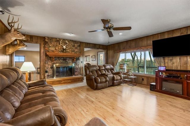 17249 198th Street, Tonganoxie, KS 66086