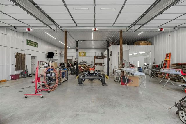 17249 198th Street, Tonganoxie, KS 66086