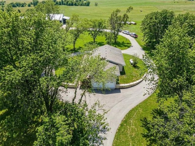 17249 198th Street, Tonganoxie, KS 66086