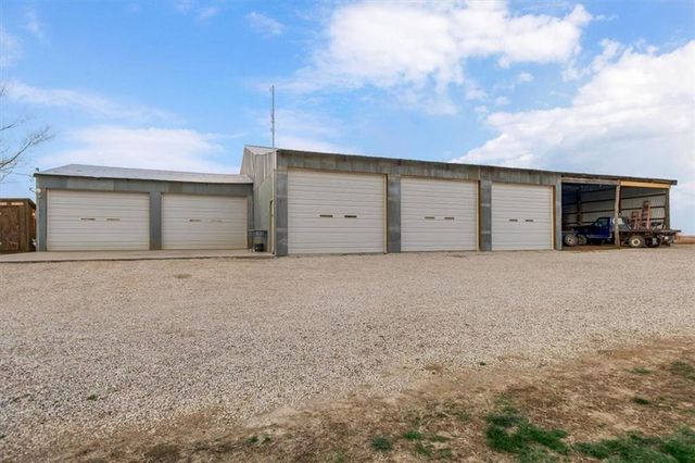 17249 198th Street, Tonganoxie, KS 66086