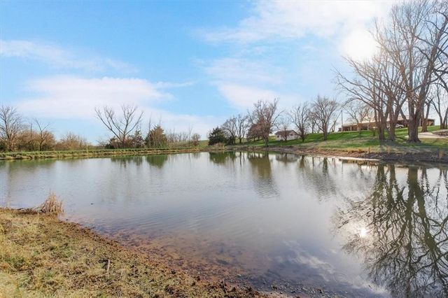 17249 198th Street, Tonganoxie, KS 66086