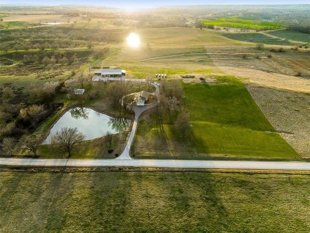 17249 198th Street, Tonganoxie, KS 66086