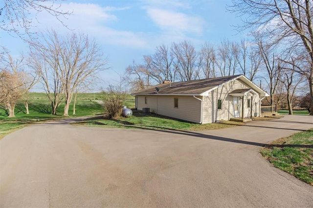17249 198th Street, Tonganoxie, KS 66086