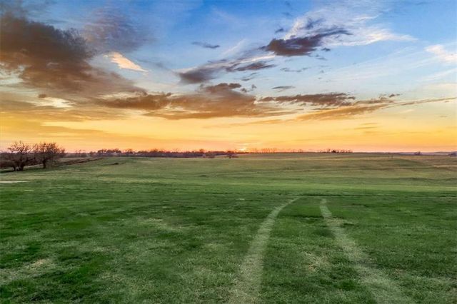 17249 198th Street, Tonganoxie, KS 66086