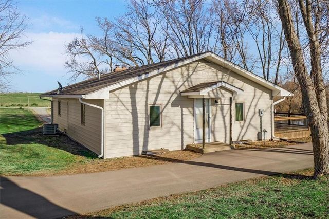 17249 198th Street, Tonganoxie, KS 66086