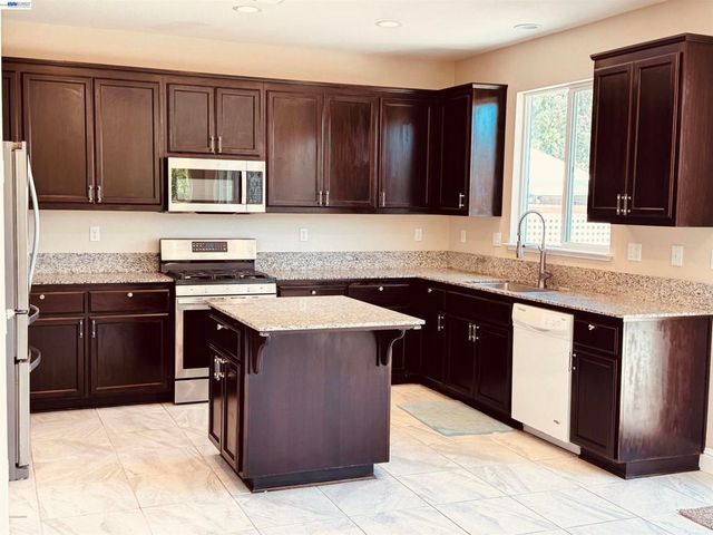 36 Greystone Pl, Pittsburg, CA 94565