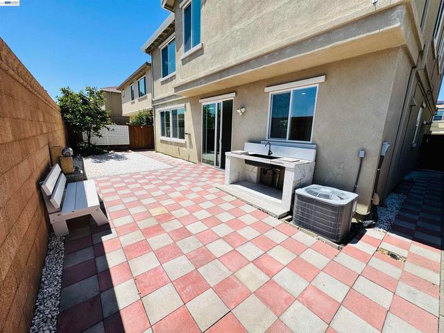 36 Greystone Pl, Pittsburg, CA 94565