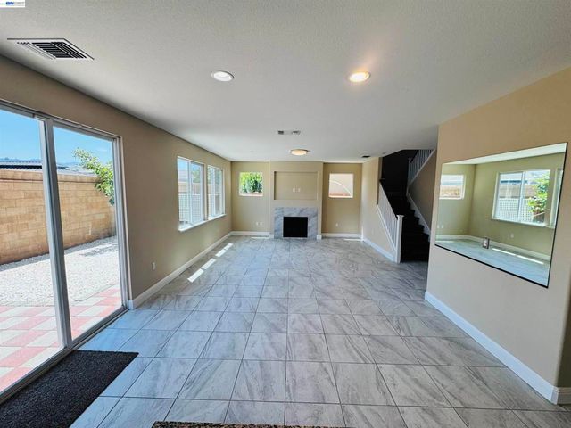 36 Greystone Pl, Pittsburg, CA 94565