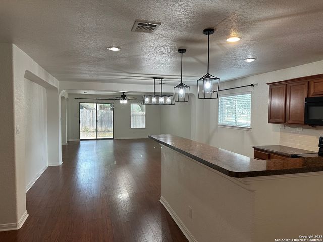 257 HORSE HL, Boerne, TX 78006