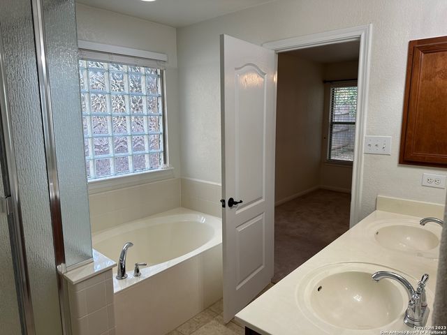 257 HORSE HL, Boerne, TX 78006