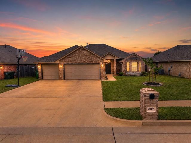809 Dover Mansion Road, Yukon, OK 73099