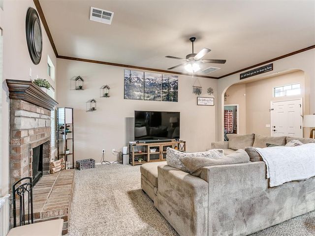 809 Dover Mansion Road, Yukon, OK 73099