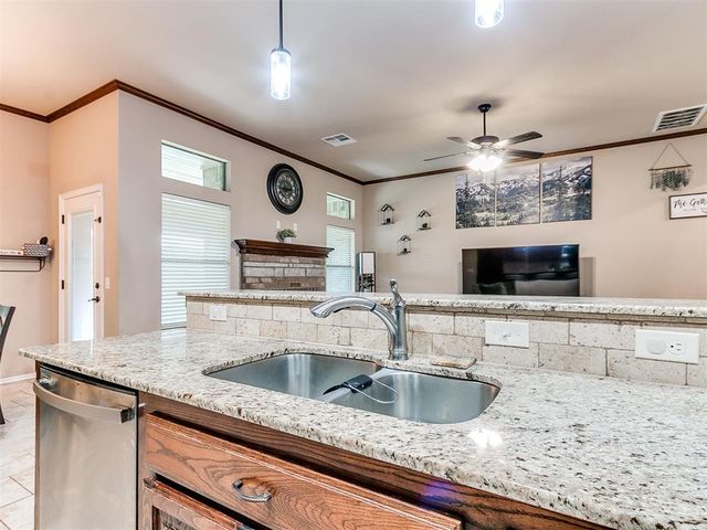 809 Dover Mansion Road, Yukon, OK 73099