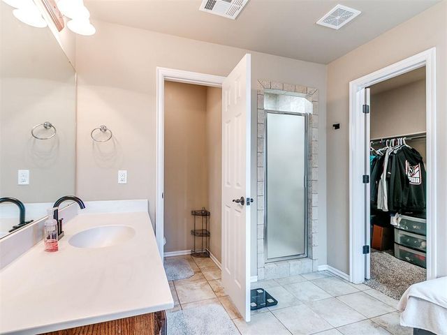809 Dover Mansion Road, Yukon, OK 73099