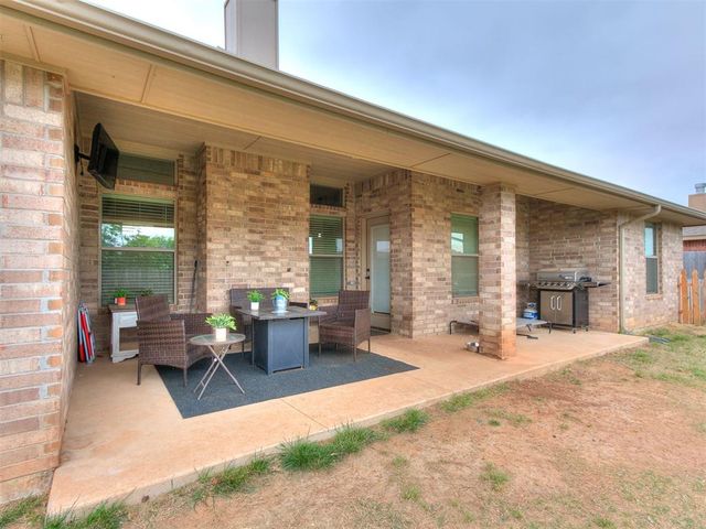809 Dover Mansion Road, Yukon, OK 73099