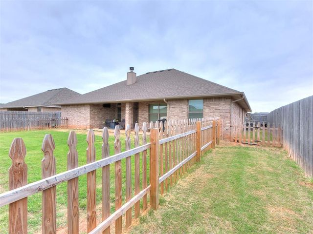 809 Dover Mansion Road, Yukon, OK 73099