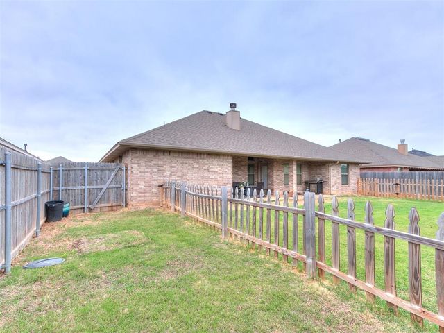 809 Dover Mansion Road, Yukon, OK 73099