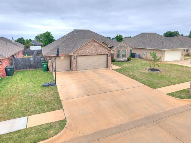 809 Dover Mansion Road, Yukon, OK 73099