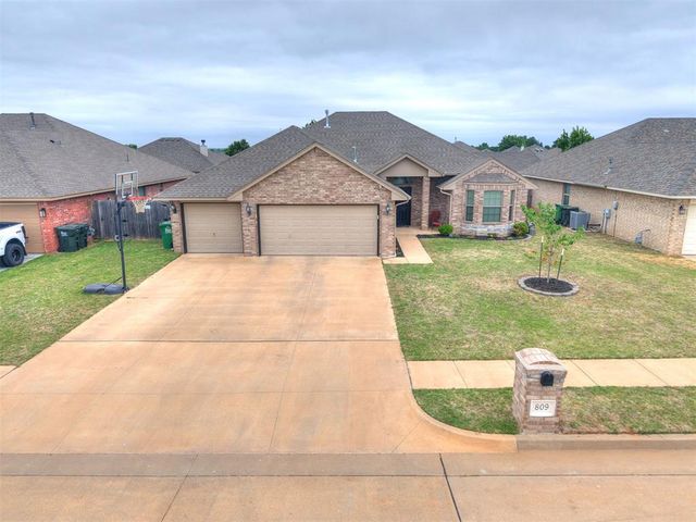 809 Dover Mansion Road, Yukon, OK 73099