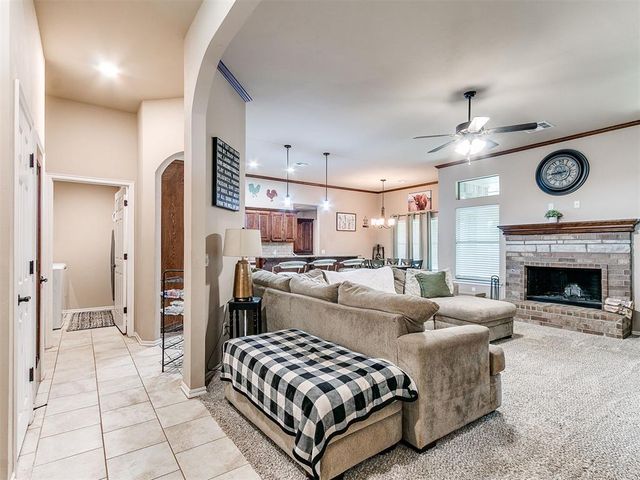 809 Dover Mansion Road, Yukon, OK 73099