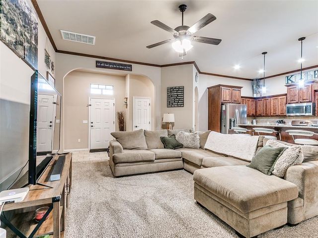809 Dover Mansion Road, Yukon, OK 73099