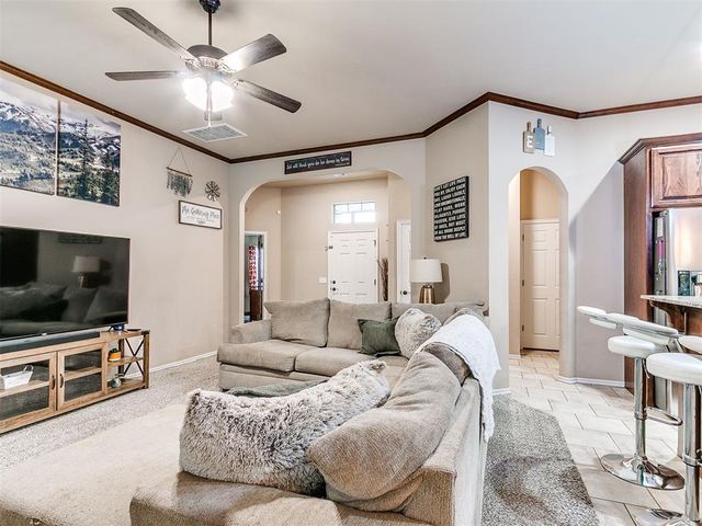809 Dover Mansion Road, Yukon, OK 73099