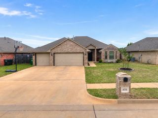 809 Dover Mansion Road, Yukon, OK 73099