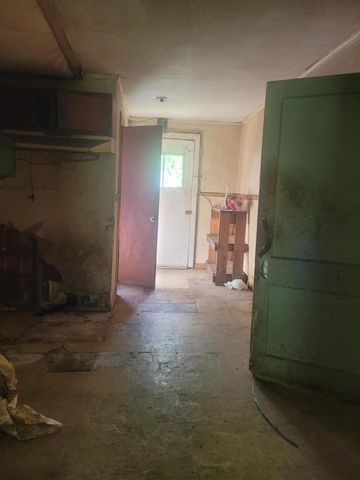 573 Hurricane Creek Road, Hyden, KY 41749