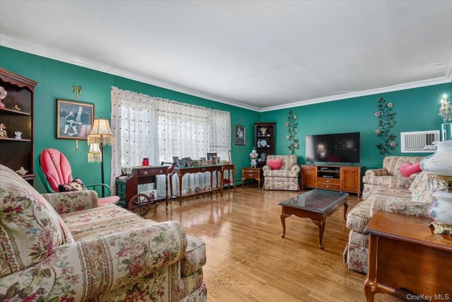 647 Seamans Neck Road, Seaford, NY 11783