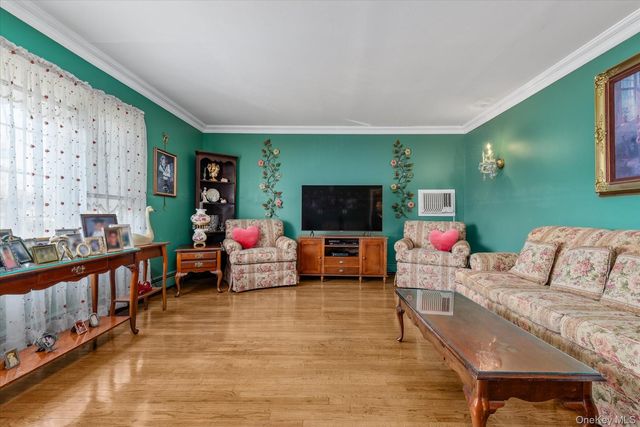 647 Seamans Neck Road, Seaford, NY 11783