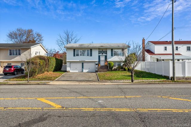 647 Seamans Neck Road, Seaford, NY 11783