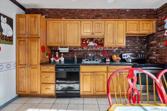 647 Seamans Neck Road, Seaford, NY 11783