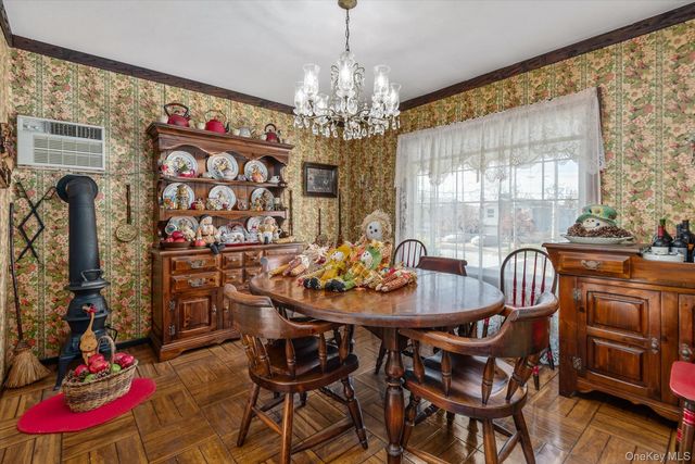 647 Seamans Neck Road, Seaford, NY 11783