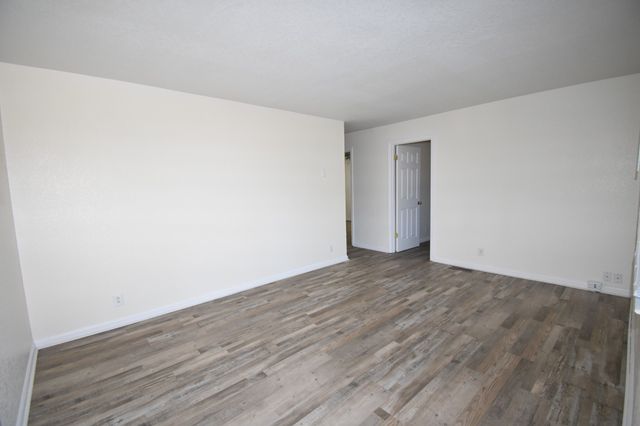 142 Rob Rd Apt B, Clarksville, TN 37040