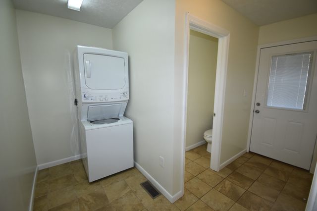 142 Rob Rd Apt B, Clarksville, TN 37040