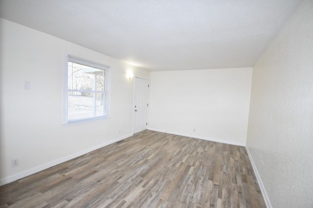 142 Rob Rd Apt B, Clarksville, TN 37040