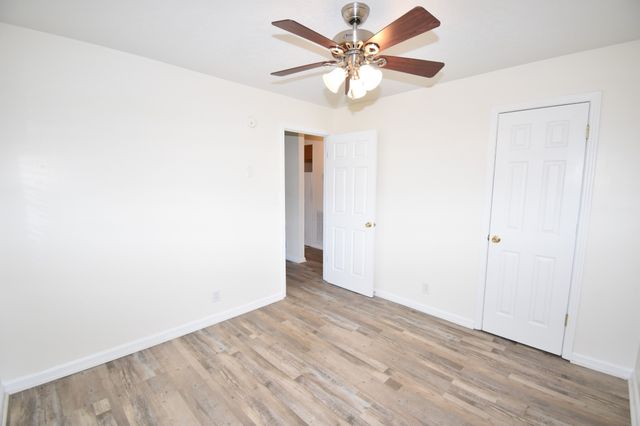 142 Rob Rd Apt B, Clarksville, TN 37040