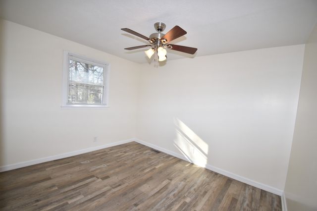 142 Rob Rd Apt B, Clarksville, TN 37040