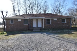 142 Rob Rd Apt B, Clarksville, TN 37040