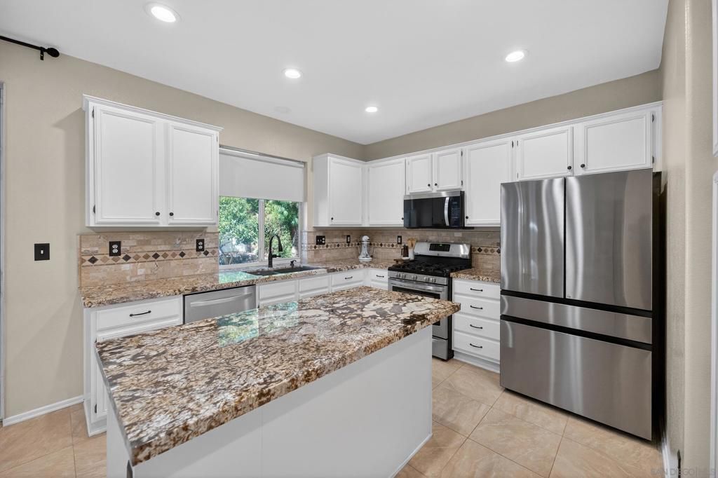 Image 15 of property listing at 43165 Sereno Dr., Temecula, CA 92592