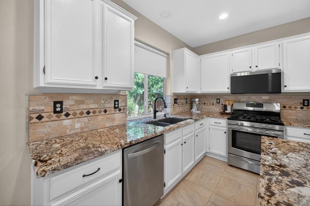 Image 16 of property listing at 43165 Sereno Dr., Temecula, CA 92592