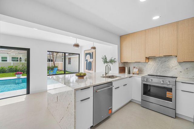 2708 NE 1ST Avenue, Wilton Manors, FL 33334