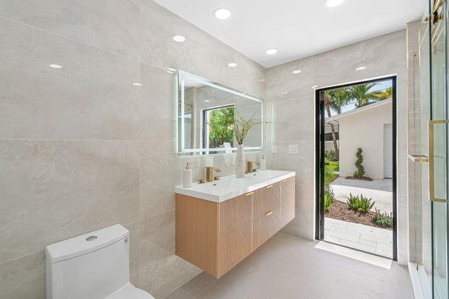 2708 NE 1ST Avenue, Wilton Manors, FL 33334