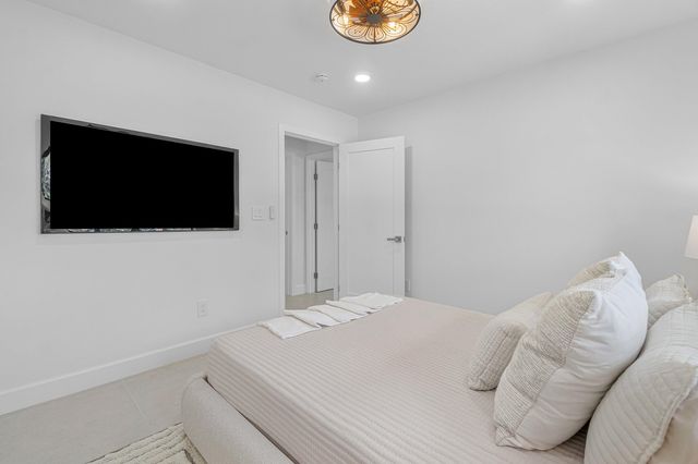 2708 NE 1ST Avenue, Wilton Manors, FL 33334